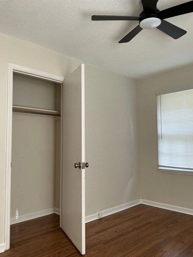 Building Photo - 3 BR/ 2 BA Close to Downtown Watkinsville & Wire Park!