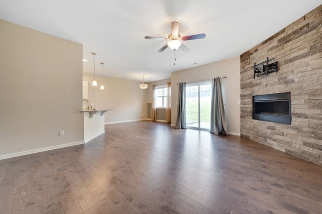 Building Photo - Beautiful 3bd/2.5ba Townhouse Available in Durham!