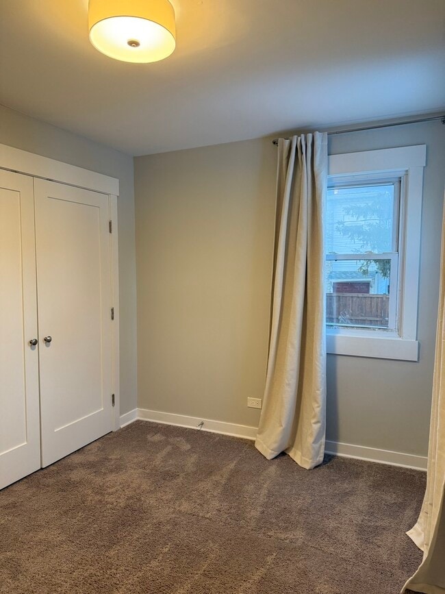 Building Photo - 1172 S Grove Ave