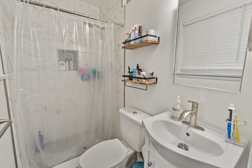 Building Photo - 212 Rollins Ave