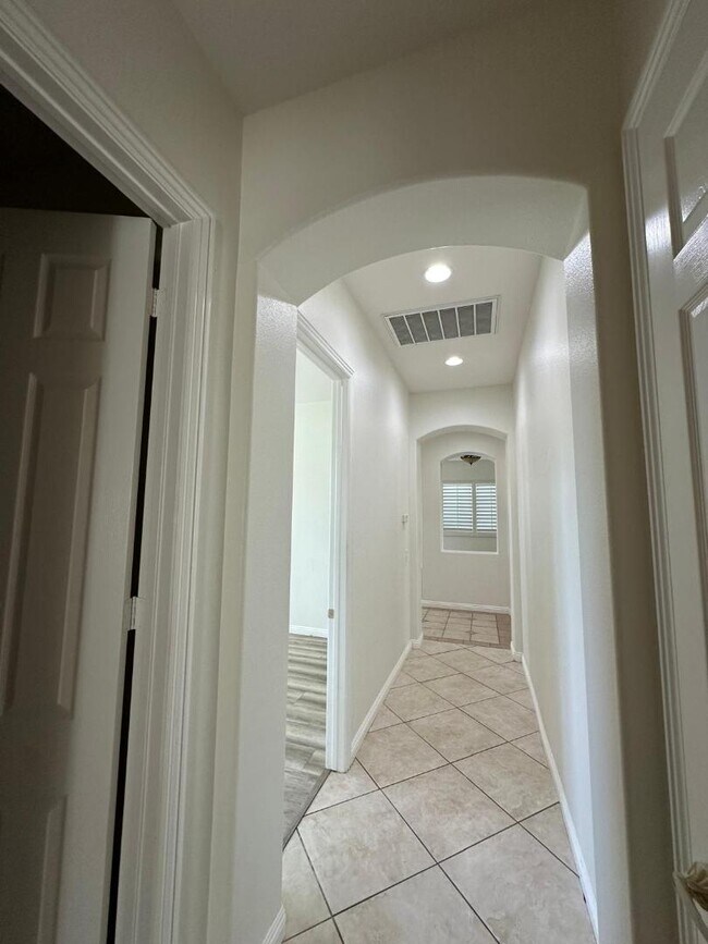 Building Photo - 110 Francesca Ct