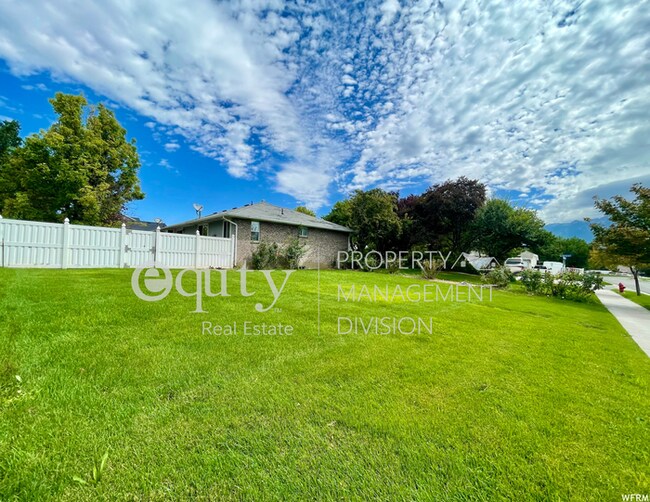 Building Photo - Riverton House