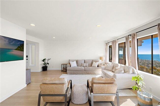 Building Photo - 126 Calle Patricia