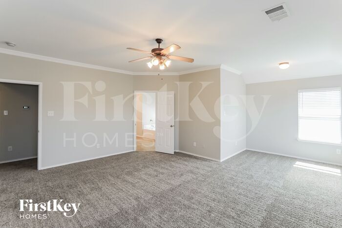 Building Photo - 719 Hickory Ln
