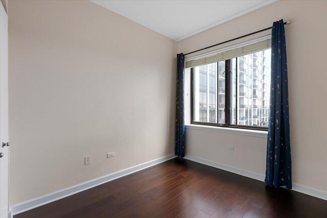 Building Photo - 2 bedroom in Chicago IL 60605