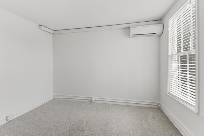 Building Photo - Historic Downtown Annapolis 3 Bedroom w/ P...