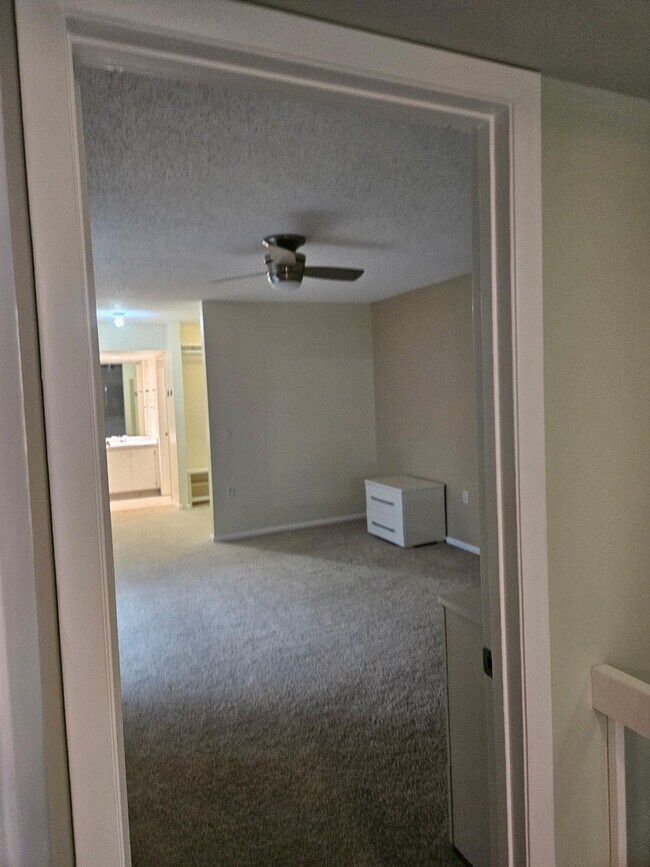 Building Photo - 1700 Embassy Dr