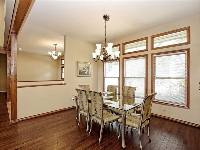 Building Photo - 205 Capri