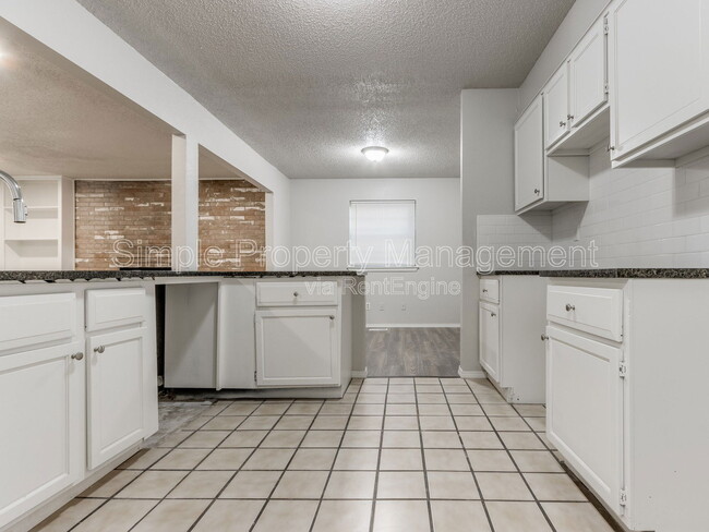 Building Photo - 8508 Candlewood Dr