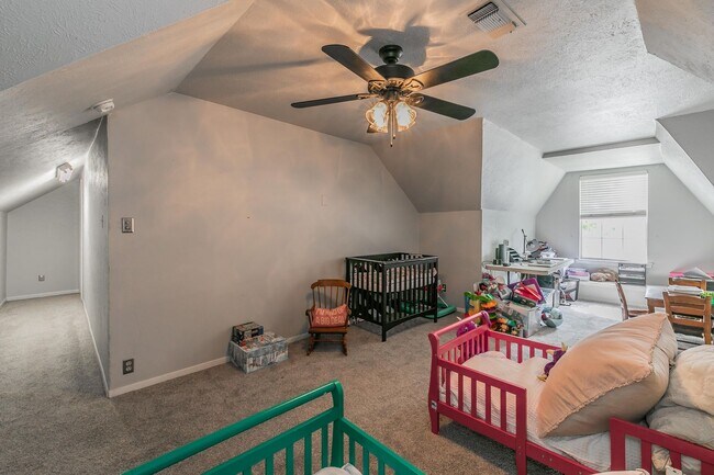 Building Photo - Charming Bungalow - Arlington Heights