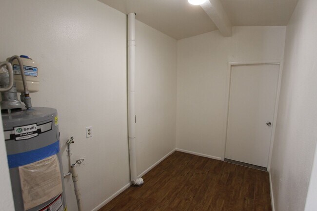 Building Photo - Bright 3-Bedroom Single-Level Duplex with Garage | 1,166 Sq Ft | Convenient Flagstaff Location