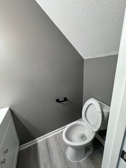 Building Photo - 1131 Glendale Dr