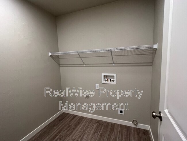 Building Photo - 675 NE Brookstone Dr
