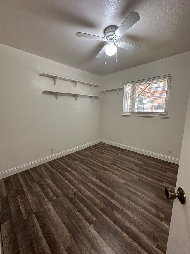 Building Photo - Charming & Cheery 3-Bedroom 2bathroom home...