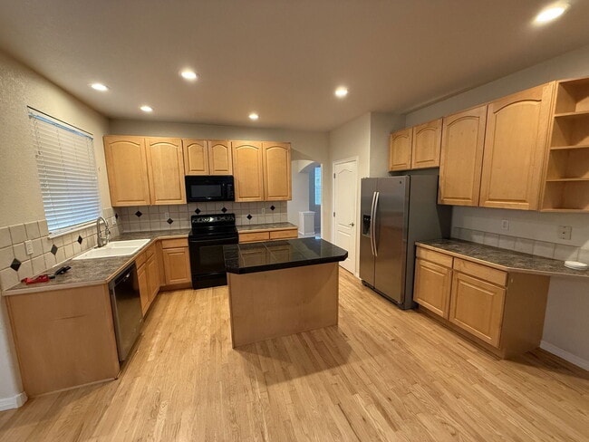 Building Photo - 8130 Lighthouse Ln