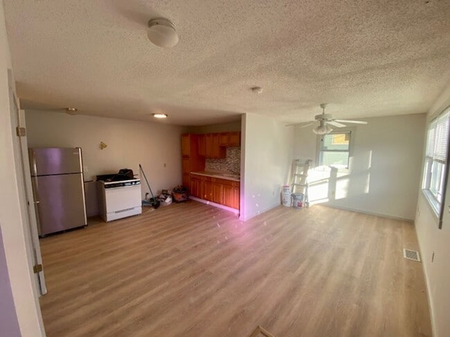 Building Photo - 417 Admiral St