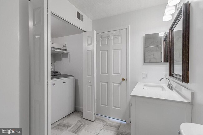 Building Photo - 110 Prosperity Ave SE