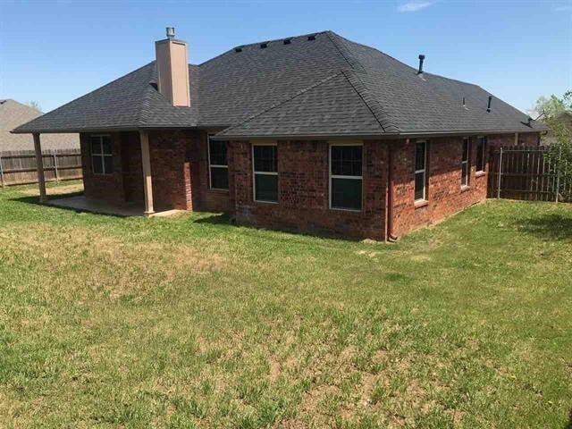Building Photo - 23 NE Summerwood Dr