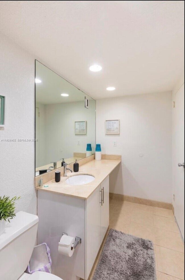 Building Photo - 4001 S Ocean Dr