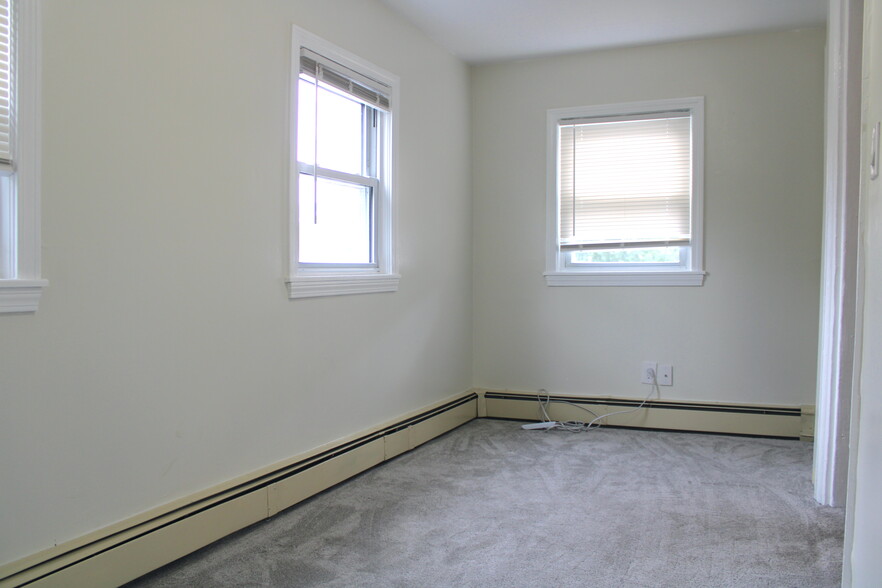 Bonus room - 17 Sewall St