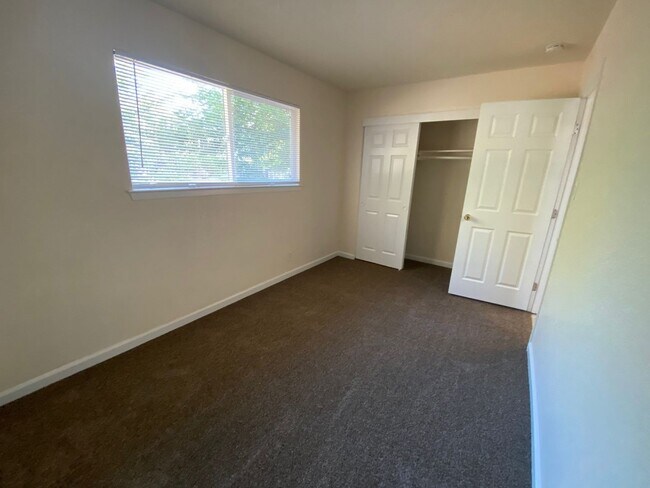 Building Photo - Fresh and Clean 3 bedroom home!