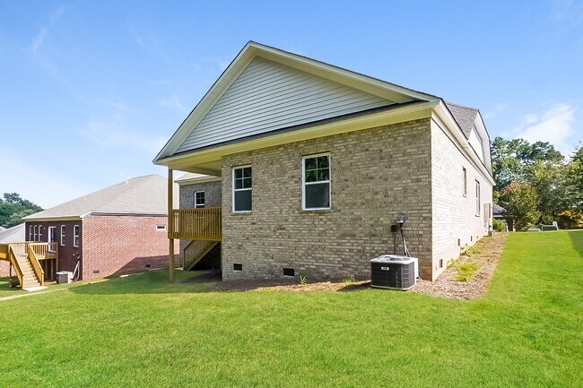 Building Photo - 467 Bainbridge Dr