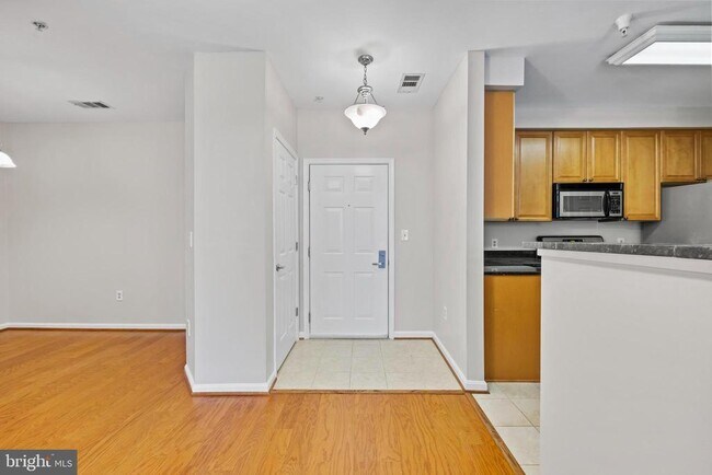 Building Photo - 801 S Greenbrier St