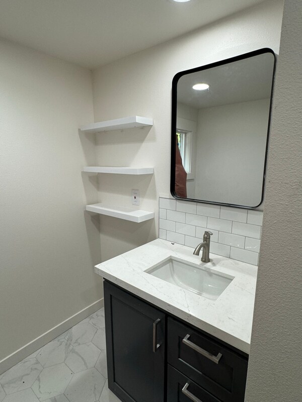 Building Photo - 2112 Sunset Dr W