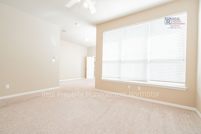 Building Photo - Lake Views, Space & Lifestyle – Ask about our move in specials!