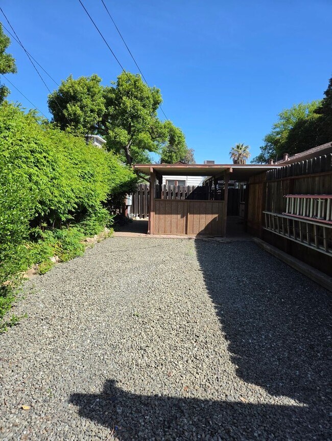 Building Photo - QUAINT ADU