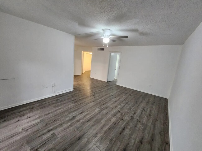 Building Photo - 9091 Lime Bay Blvd