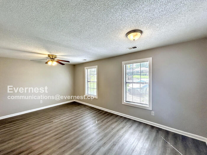 Building Photo - 2387 Rosehaven Ave