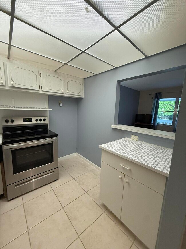Building Photo - 322 Tilford O
