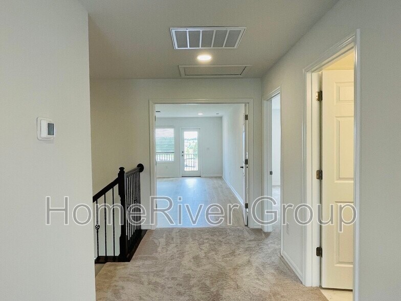 Building Photo - 10701 New Morning Dr