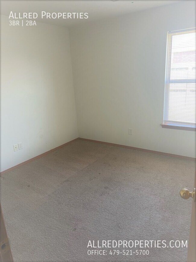 Building Photo - Duplex in Beautiful Rogers AR