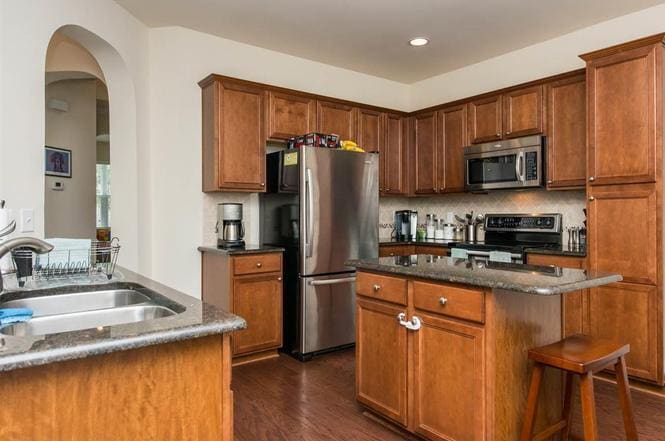 Kitchen - 725 Garden Square Ln