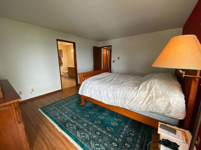 Building Photo - Breathtaking 2-Bed Condo Retreat with Spac...