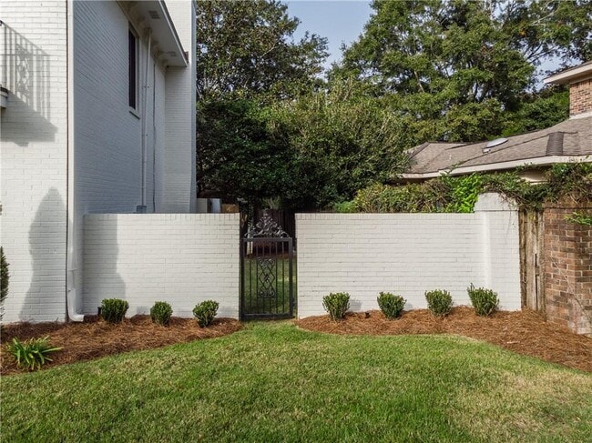 Building Photo - 656 Falls Church Rd