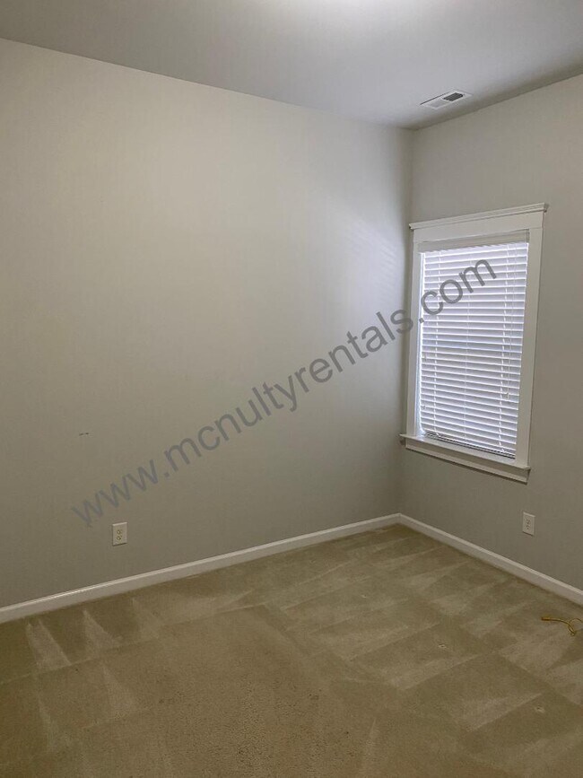 Building Photo - 4221 Courtly Ln