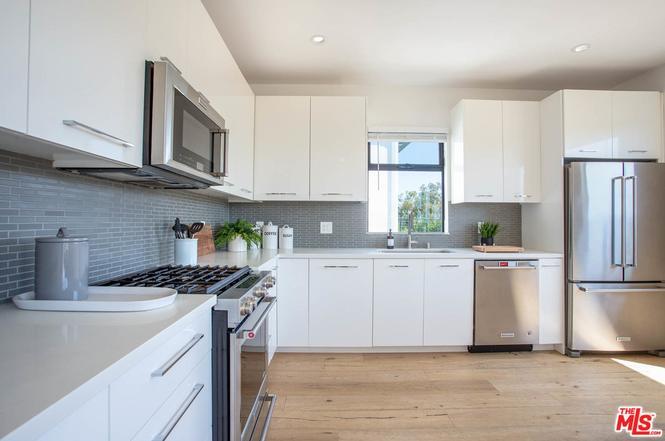 Kitchen - 3756 Brilliant Dr
