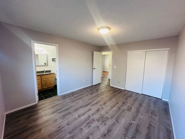 Building Photo - Charming Three Bedroom in Old Northwest Reno - Sewer & Trash Included! Available NOW!