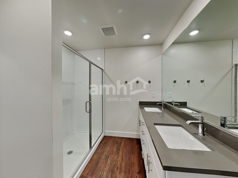 Building Photo - 3909 Wyedale Wy