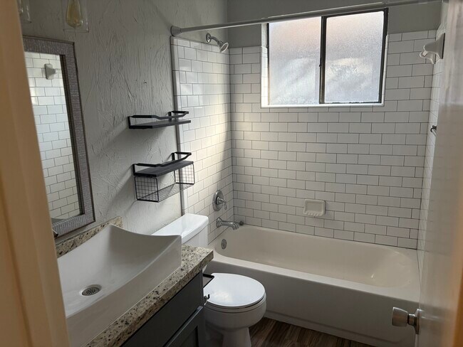 Building Photo - 17 Capewood Ct