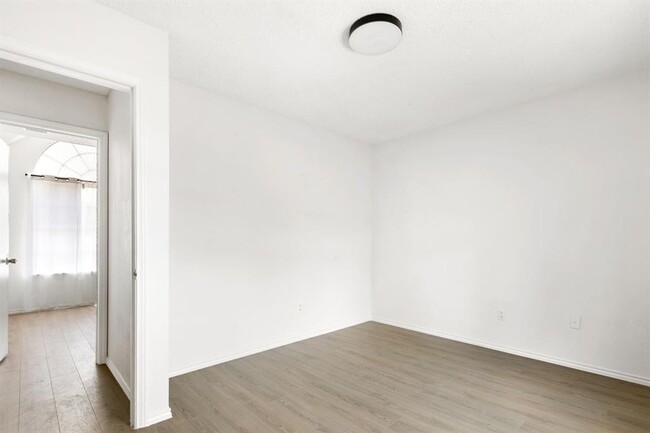 Building Photo - 1702 Spiderlily View