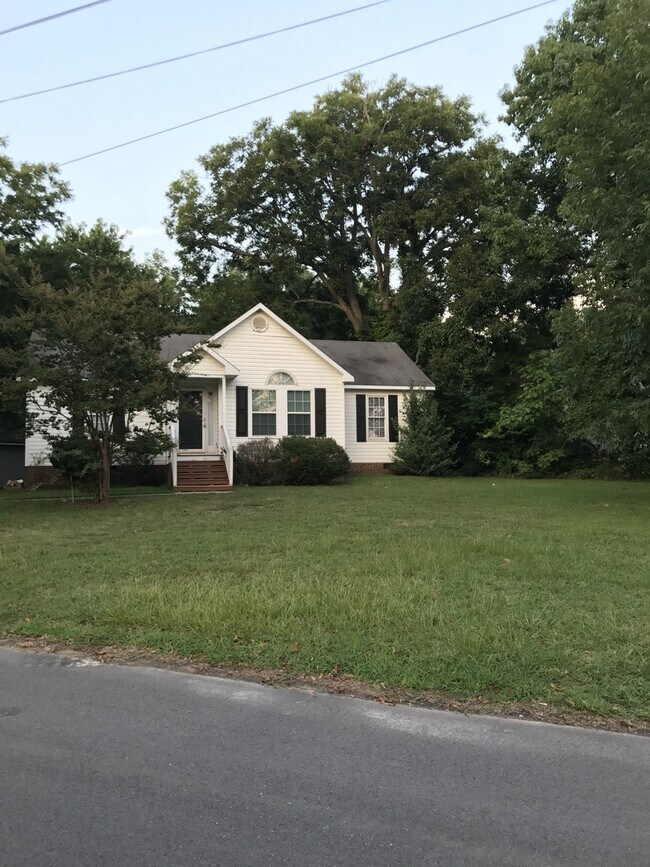 Building Photo - Great Corner Lot Home in Downtown Clayton