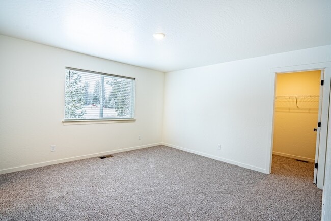 Building Photo - 1967 S Cherry Ln