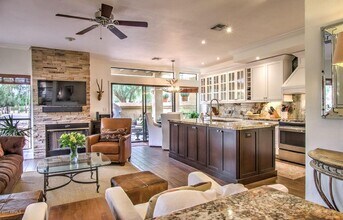Building Photo - 3 bedroom Townhome