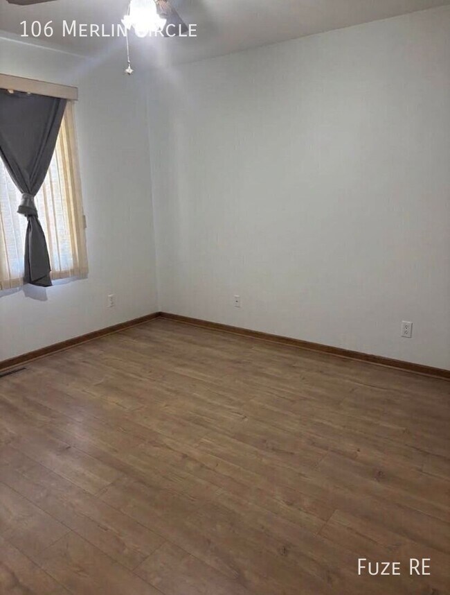 Building Photo - 106 Merlin Cir