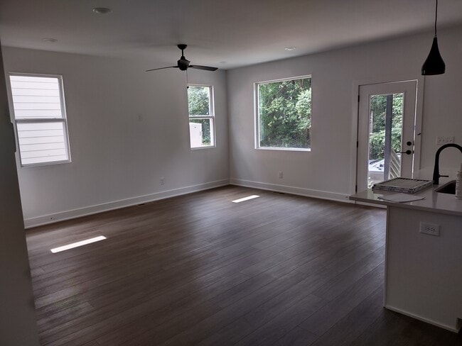 Building Photo - 1013 Page St