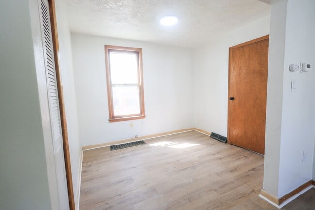 Building Photo - 816 W 22nd St
